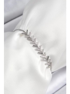 Uravas Store Pirinç Zirkon Taşlı Sıralı Ok Model Gümüş Renk Asansörlü Kadın Bileklik - TJ-BB7456