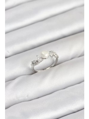 Uravas Store Pirinç Gümüş Renk Zirkon Taşlı Incili Model Kadın Yüzük - TJ-BYK3853