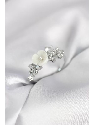 Uravas Store Gümüş Renk Pirinç Çiçek Model Zirkon Taşlı Kadın Yüzük - TJ-BYK4069