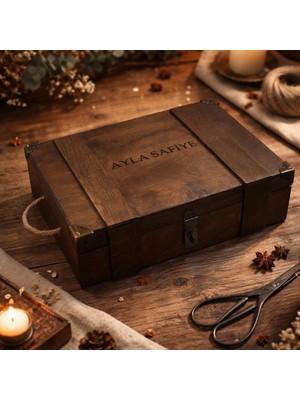 TUN'S WOODS Kişiye Özel Asma Kilitli Ahşap Kutu 32X20X10 cm Marin Kayın Metal Köşelikli