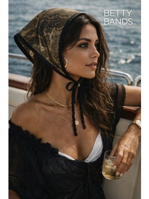 Betty Bands Altın Desenli Dantel Bandana – Bağlamalı Şık Saç Aksesuarı | Vintage & Bohem Stil