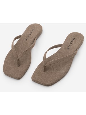 Marjin Kadın Ince Bantlı Parmak Arası Küt Burun Günlük Terlik Nelvin Vizon Süet