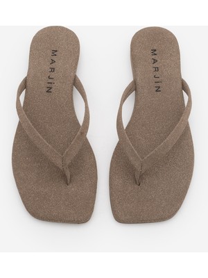 Marjin Kadın Ince Bantlı Parmak Arası Küt Burun Günlük Terlik Nelvin Vizon Süet