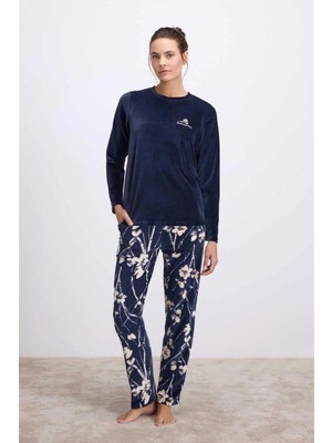MiraLive Uzun Kollu Kadife T-Shirt ve Çiçek Desenli Pantolon Pijama Takımı