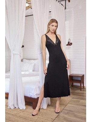 MiraLive Dantelli Dekolteli ve Yırtmaçlı Gecelik