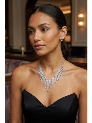 Esu Accessory Full Taşlı V Form Sallantılı Gerdanlık ve Küpe Seti - Gece Şıklığı