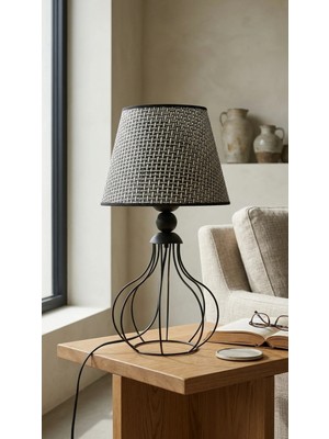 Decodelight Siyah Ferforje Armut Model Metal Ayaklı Hazran Bambu Kumaş Başlıklı Abajur Masa Lambası
