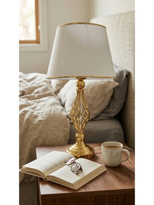 Decodelight Gold Kaplama Burgulu Toplu Metal Ayaklı 30'luk Beyaz Gold Şeritli Kumaş Şapkalı Abajur Masa Lambası