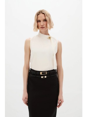 SHN Beyaz Broşlu Bluz