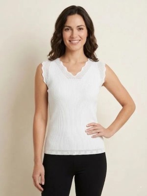 Urumday Eteği Ajurlu V Yaka Atlet Bluz