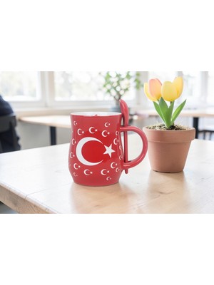 Elifeshop Ay Yıldız Tasarımlı Türk Bayraklı Kaşıklı Porselen Kupa Fincan Mug – 350 ml Büyük Boy 019-685