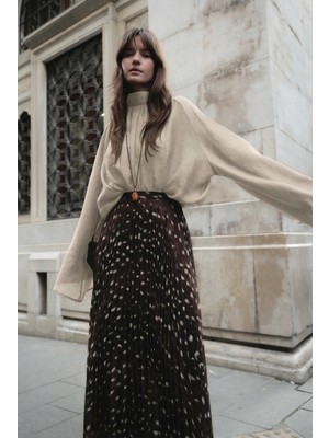 Emnora Dik Yaka Dökümlü Bluz Taş