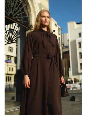 Emnora Fular Yaka Elbise Acı Kahve