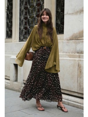 Emnora Dik Yaka Dökümlü Bluz Olive