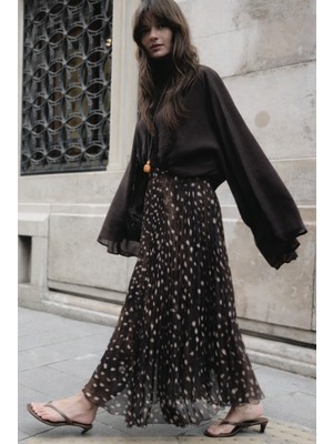 Emnora Dik Yaka Dökümlü Bluz Acı Kahve