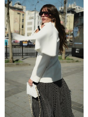 Emnora Pelerin Detaylı Blazer Ceket Beyaz