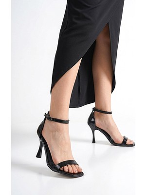 Gökhan Talay Orizon Esnek Yumuşak Kaymaz Taban (8 Cm) Siyah Rugan  Arka Kapalı Ön Bantlı Kadın Topuklu Ayakkabı