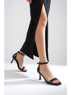 Gökhan Talay Dalina Esnek Yumuşak Kaymaz Taban (4 Cm) Siyah Rugan  Arka Kapalı Ön Bantlı Kadın Topuklu Ayakkabı