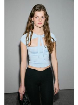 Grimelange DELABARCA Kadın Yumuşak Kumaşlı Yakadan Bağlama Detaylı Kısa Kollu Mavi Bluz
