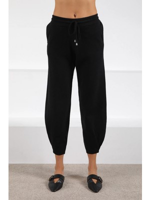 Ferraro Siyah Cepli ve Bağcıklı Yüksek Bel Paçası Lastikli Kaşmirli Kadın Triko Pantolon