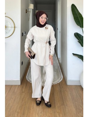Tesettür Diyarı Ardila Modal Kumaş Yandan Bağlamalı Broşlu Tesettür Takım- Krem