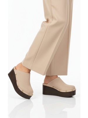 Ayakmod Bej Yüksek Taban Önü Kapalı Kadın Topuklu Terlik 322220 Z