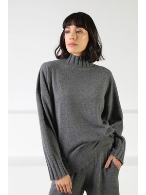 Ferraro Antrasit Uzun Kollu Yarım Balıkçı Yaka Rahat Kalıp Kaşmirli Kadın Triko Kazak
