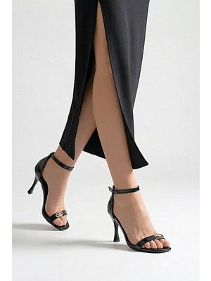 Fiore Ayakkabı Florine Esnek Yumuşak Kaymaz Taban (8 Cm) Siyah Rugan  Tek Bantlı Tokalı Kadın Topuklu Ayakkabı