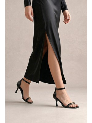 Gökhan Talay Ametra Esnek Yumuşak Kaymaz Taban (4 Cm) Siyah Rugan  Tek Bantlı Tokalı Kadın Topuklu Ayakkabı