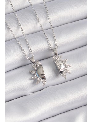 Uravas Store Çelik Gümüş Renk Zirkon Taşlı Güneş Model Işleme Yazı Detay Arkadaşlık Kolyesi