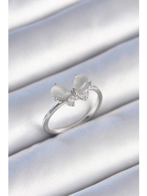 Uravas Store Pirinç Gümüş Renk Zirkon Taşlı Beyaz Mineli Model Kadın Yüzük