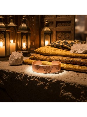 Home Zarif Kelebek Işlemeli Saf Bakır Iç Kısmında Dua ve Kutulu Dur Bileklik