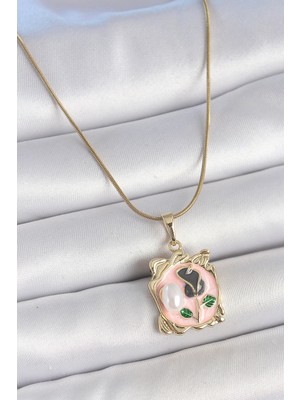Uravas Store Çelik Gold Renk Zincir Pembe Mineli Çiçek Işlemli Inci Detay Portre Model Kadın Kolye