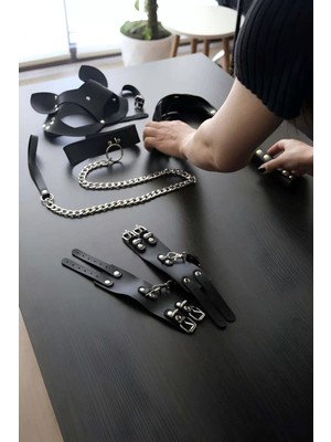 Esranın Dünyası Siyah Fantezi Set, Kırbaç - Kelepçe - Tasma - Maske Takım - BRF1246