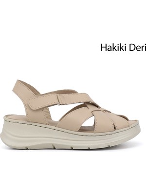 Gönderi(r) Kadın Bej  Cırt Bantlı Dolgu Topuk Hakiki Deri Sandalet