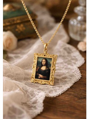 Myth Atelier El Yapımı Mona Lisa Gold Çerçeveli Özel Tasarım Kolye - Sanatsal, Hediye, Şık