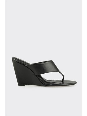 Elle Siyah Deri Kadın Terlik