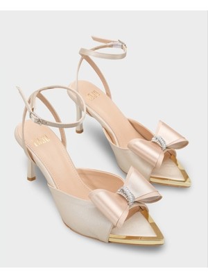 LOJO Kadın Sivri Burun Gold Detaylı Fiyonk Tokalı Günlük Topuklu Ayakkabı Andres Bej Saten