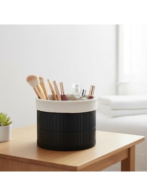 Deconox Yuvarlak Bambu Düzenleyici ve Saklama Sepeti – Siyah Ahşap Çıtalı Banyo, Makyaj ve Ofis Organizeri, Kumaş Astarlı Çok Amaçlı Dekoratif Kutu (18X13 Cm)
