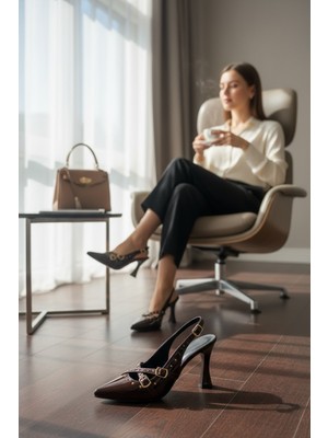 Yazın Ayakkabıları Acı Kahve Rugan Zımba Detaylı Arkası Açık Stiletto
