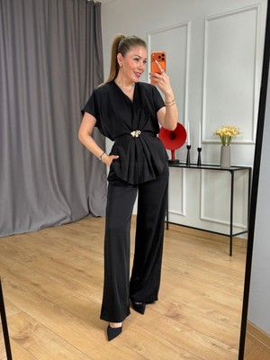 Size Özgü Siyah Beli Broş Detaylı Yarım Kol Takım