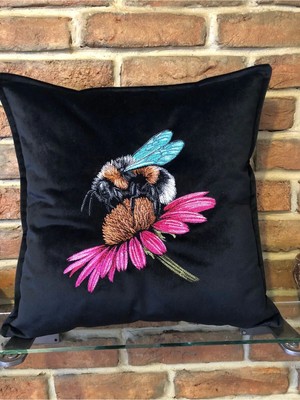Harmony Factory Nakışlı Kadife Siyah Çiçek ve Arı Dekoratif Yastık Kılıfı