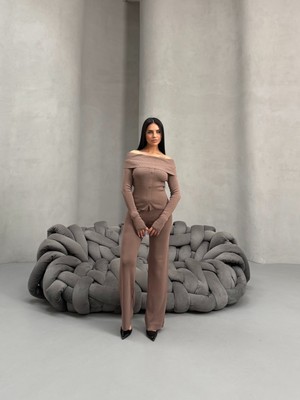 Kayık Yaka Düğme Detaylı Triko Takım