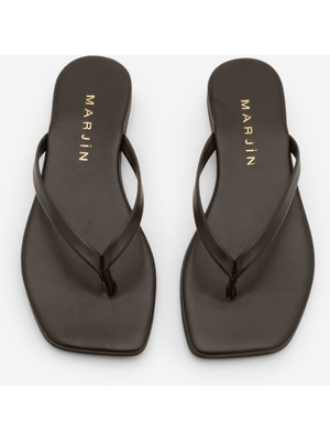 Marjin Kadın Ince Bantlı Parmak Arası Küt Burun Günlük Terlik Nelvin Kahve