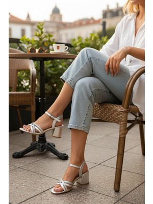 Enoch Kadın Çoklu Çapraz Bantlı Kalın Topuklu Sandalet