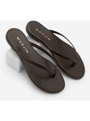 Marjin Kadın Ince Bantlı Parmak Arası Yuvarlak Burun Günlük Terlik Navisa Kahve