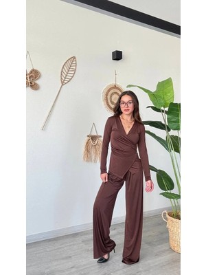 Şamdan Aksesuar Detaylı Kruvaze Yaka Dökümlü Uzun Kollu Bluz-Kahve