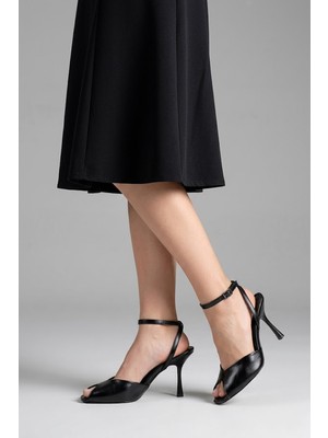 Beety 26BY250.3239 Kadın Klasik Topuklu Ayakkabı Siyah
