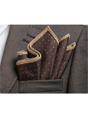 Exve Exclusive Kahverengi Üzeri Bej Kare Desenli Kenarı El Işi Örgülü Cep Aksesuarı Yaka Mendili