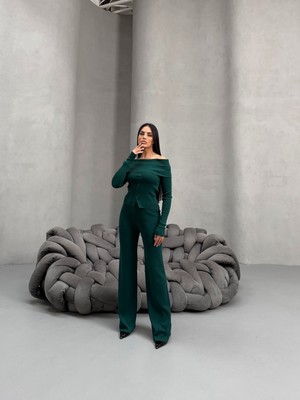 Kayık Yaka Düğme Detaylı Triko Takım